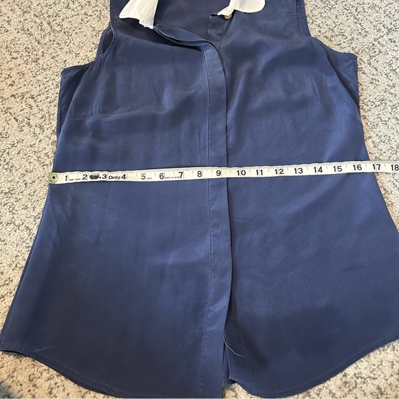 Lilly Pulitzer Andria Navy Blue 110% Silk Button Up Sleeveless Blouse Size Small - Picture 10 of 11